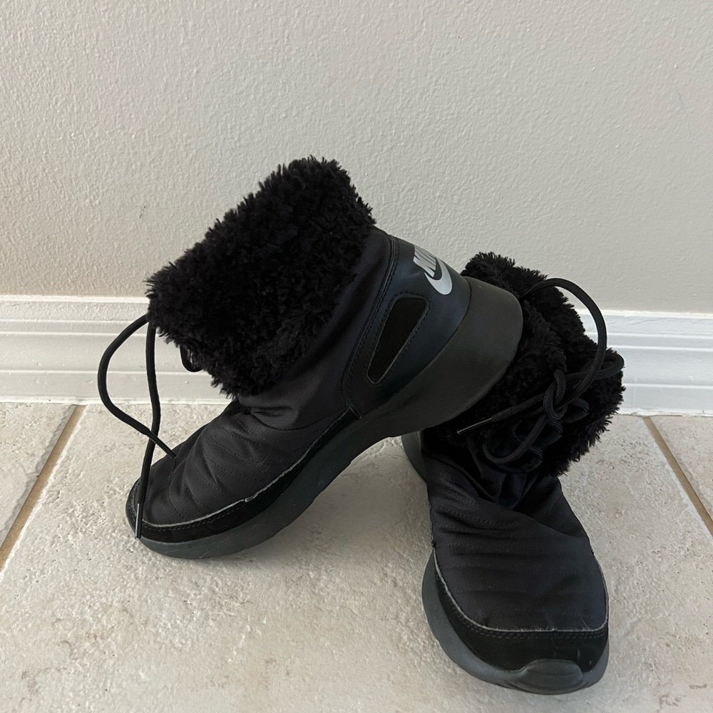 Nike Kaishi Winter High Top Lined Black Snow Sneaker Boots Women’s Size 7.5